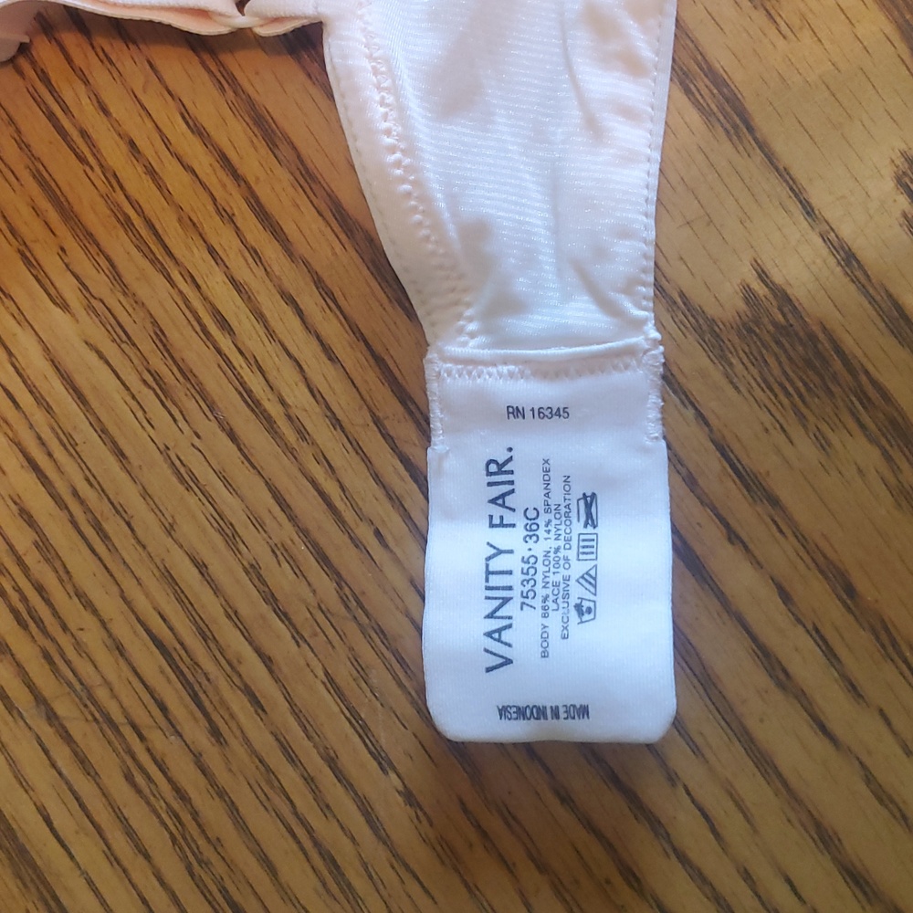 4 Bras - Picture 8 of 14